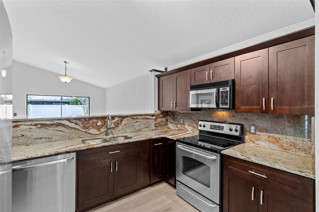 Image 12 of property listing at 2133 MEADOWMOUSE STREET, Orlando, FL 32837