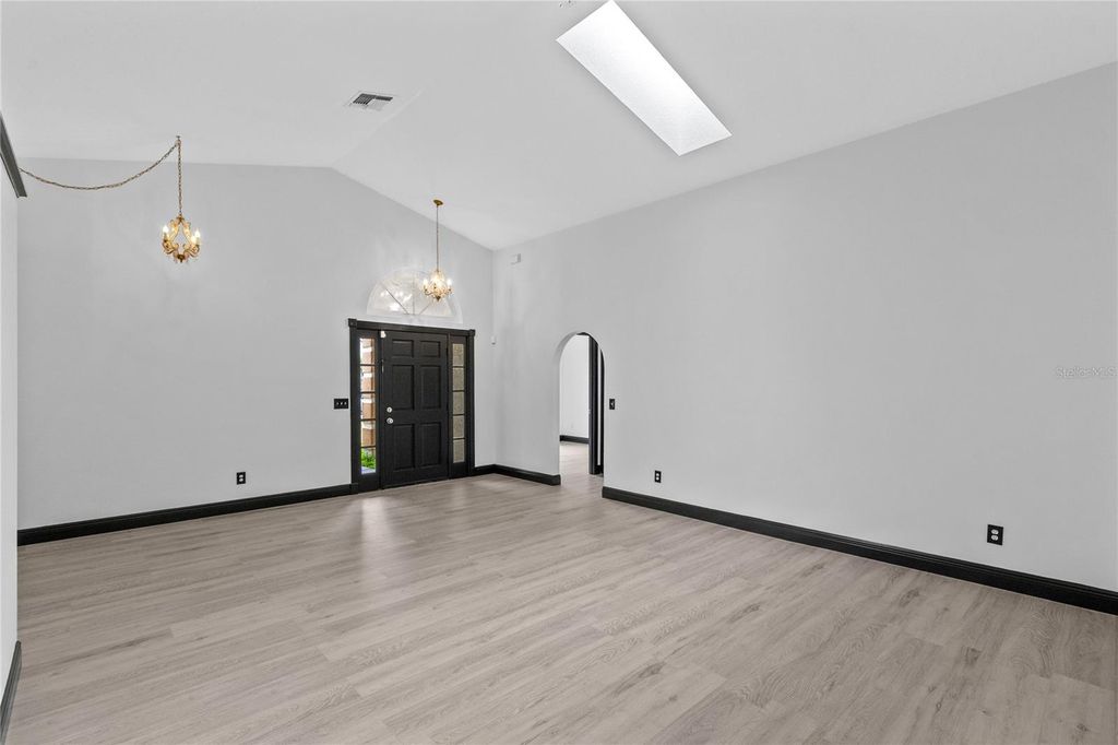 Image 5 of property listing at 2133 MEADOWMOUSE STREET, Orlando, FL 32837
