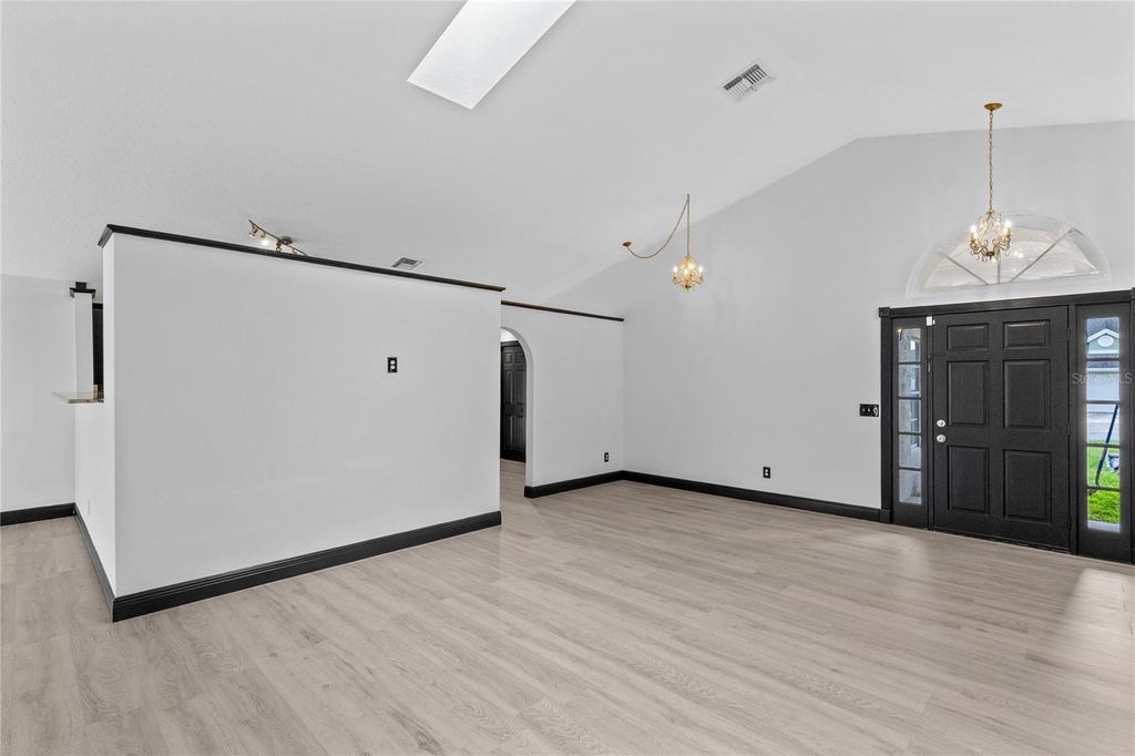 Image 7 of property listing at 2133 MEADOWMOUSE STREET, Orlando, FL 32837