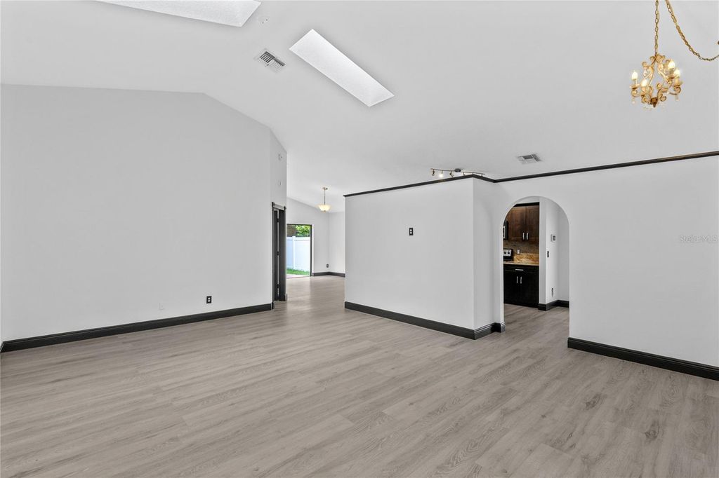 Image 8 of property listing at 2133 MEADOWMOUSE STREET, Orlando, FL 32837