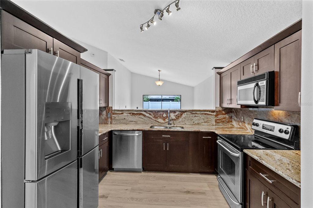 Image 9 of property listing at 2133 MEADOWMOUSE STREET, Orlando, FL 32837