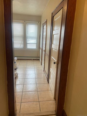 343 Wayne Street 1st, Bridgeport, CT 06606