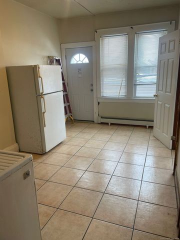 343 Wayne Street 1st, Bridgeport, CT 06606