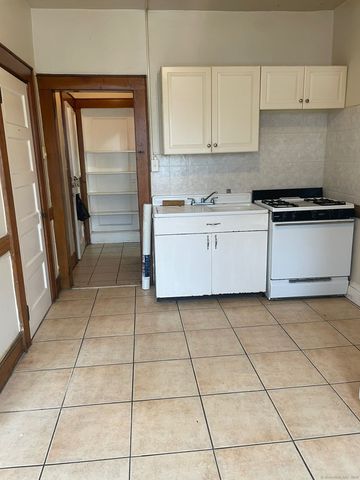 343 Wayne Street 1st, Bridgeport, CT 06606