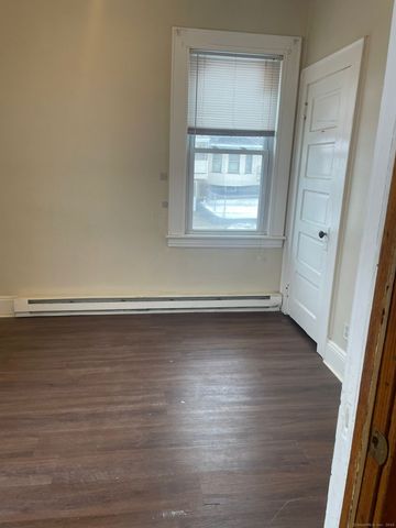 343 Wayne Street 1st, Bridgeport, CT 06606