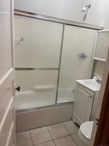 343 Wayne Street 1st, Bridgeport, CT 06606