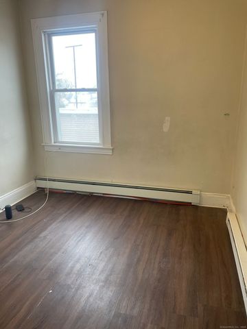 343 Wayne Street 1st, Bridgeport, CT 06606