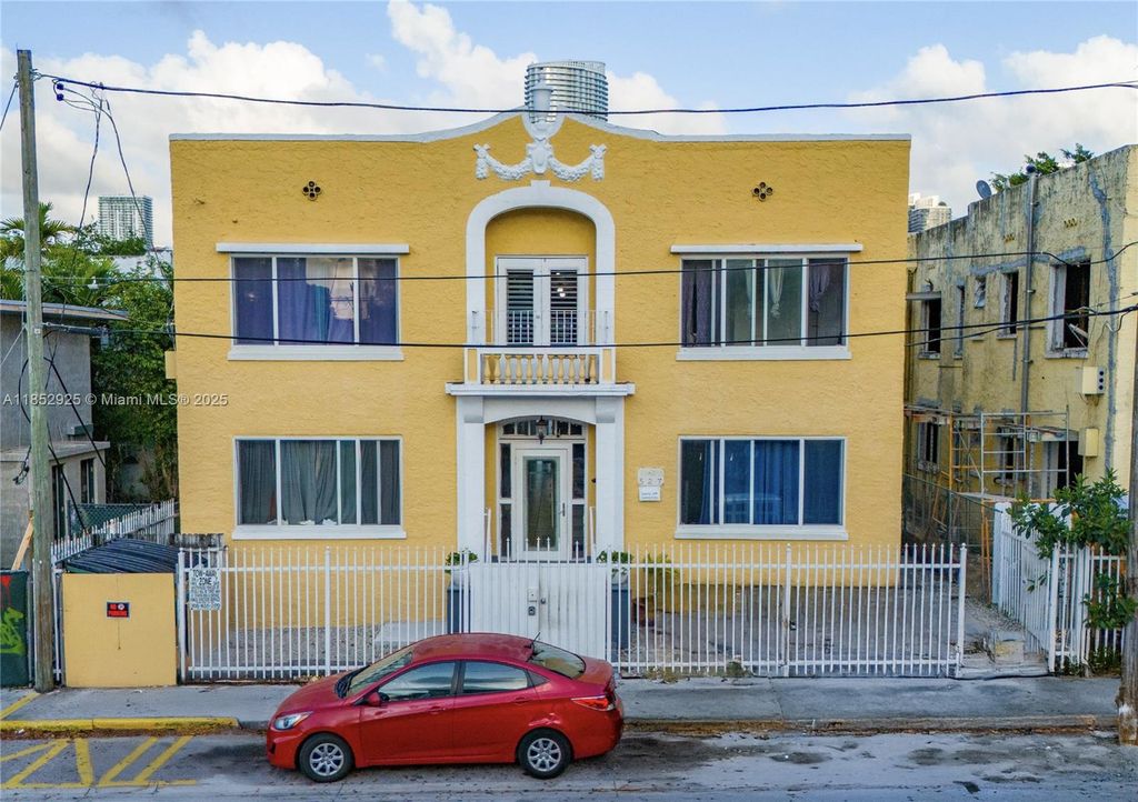 527 SW 7th Ct, Miami, FL 33130