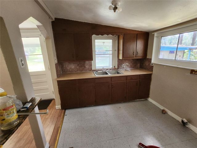 16930 SE 1ST LANE, Silver Springs, FL 34488