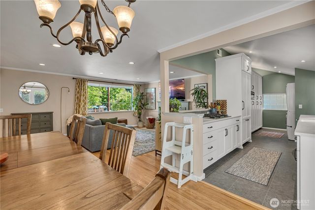 13041 25th Avenue NE, Seattle, WA 98125