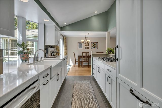 13041 25th Avenue NE, Seattle, WA 98125