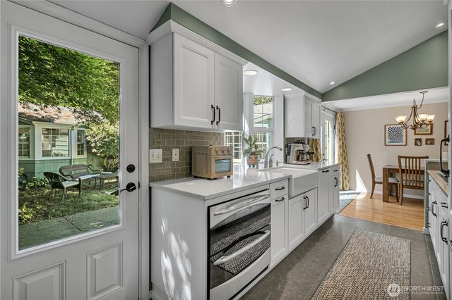 13041 25th Avenue NE, Seattle, WA 98125