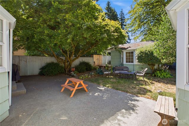 13041 25th Avenue NE, Seattle, WA 98125