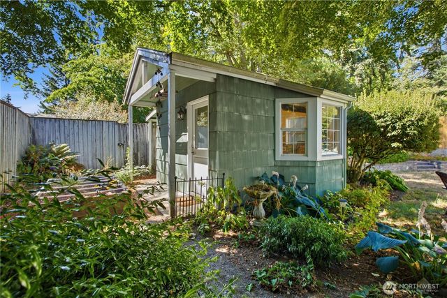 13041 25th Avenue NE, Seattle, WA 98125