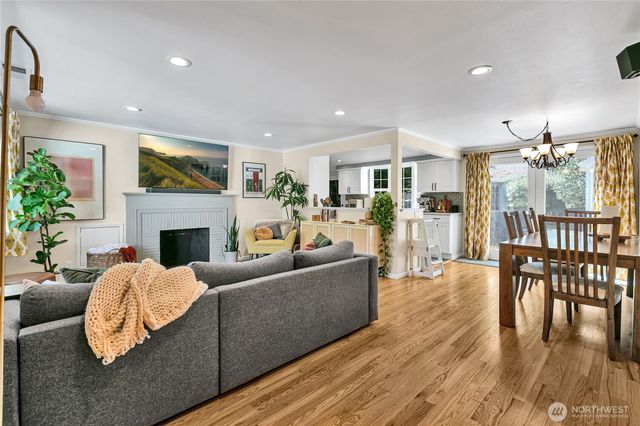 13041 25th Avenue NE, Seattle, WA 98125