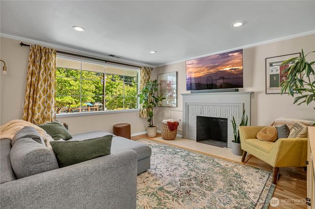 13041 25th Avenue NE, Seattle, WA 98125