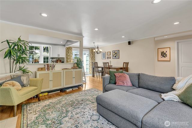 13041 25th Avenue NE, Seattle, WA 98125