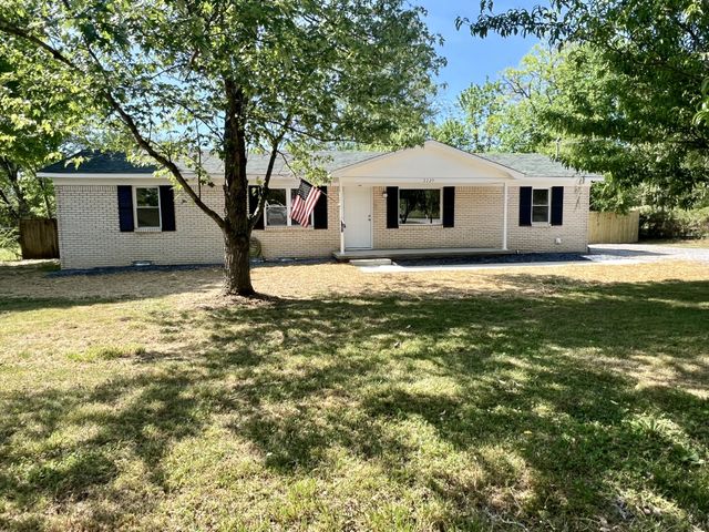 2229 Cherry Dr, Pulaski, TN 38478