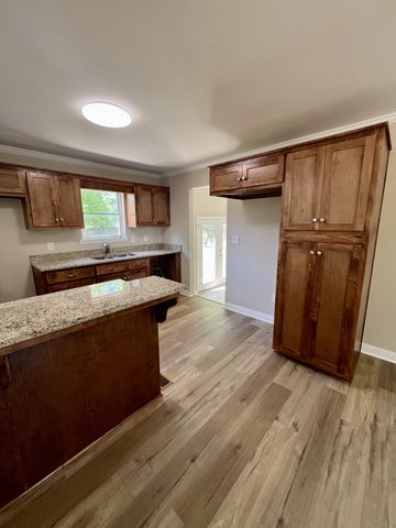 2229 Cherry Dr, Pulaski, TN 38478
