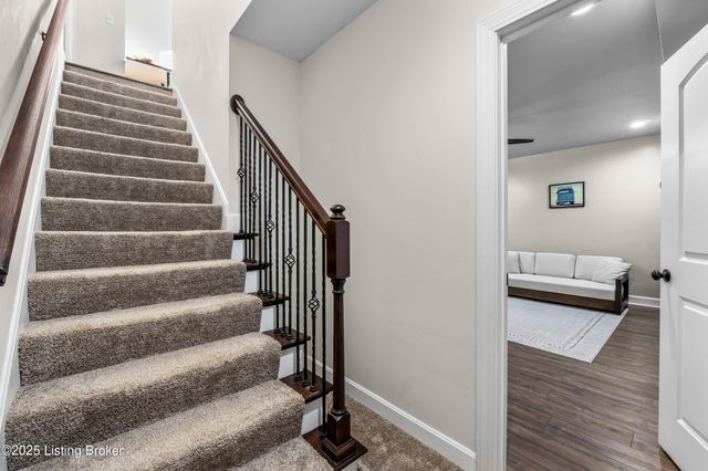 17117 Shakes Creek Dr, Fisherville, KY 40023