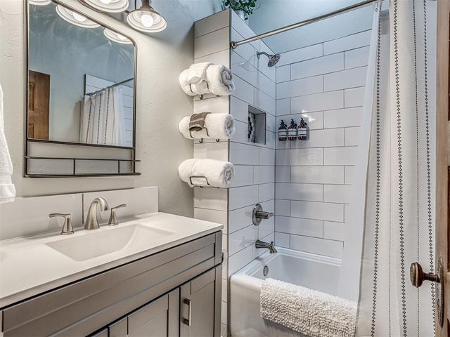 802 N Ash Street, Guthrie, OK 73044