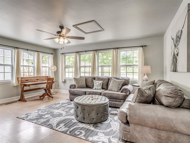 802 N Ash Street, Guthrie, OK 73044