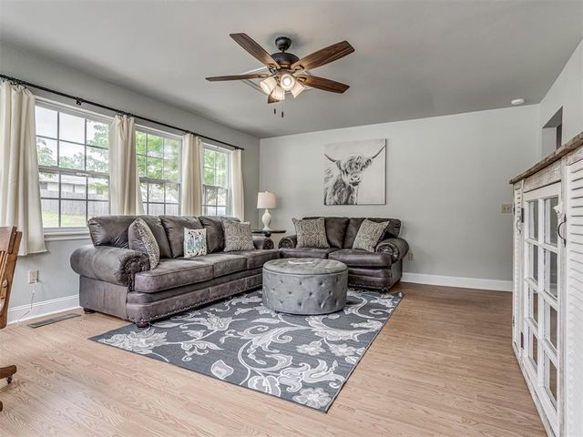 802 N Ash Street, Guthrie, OK 73044