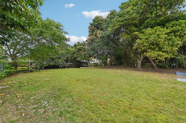 299 S Biscayne River Dr, Miami, FL 33169