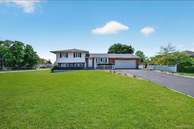 8 Whitebirch Lane, Commack, NY 11725