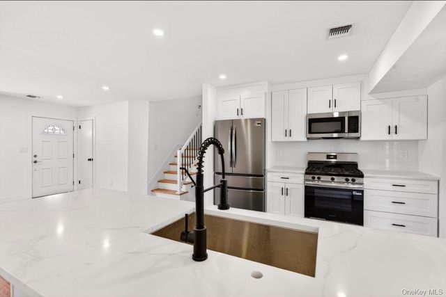 8 Whitebirch Lane, Commack, NY 11725