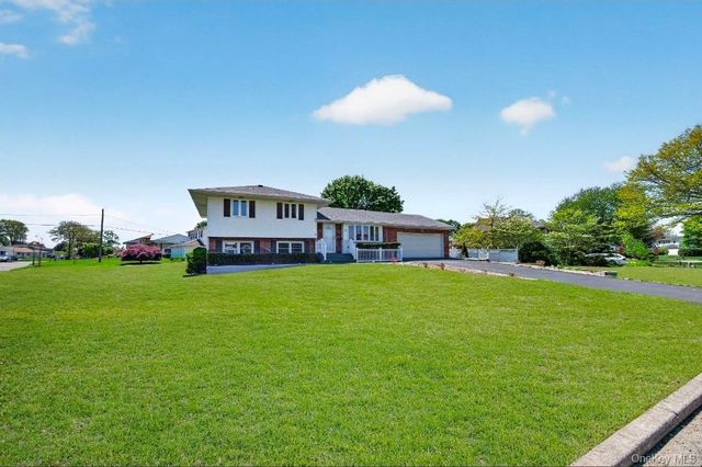 8 Whitebirch Lane, Commack, NY 11725