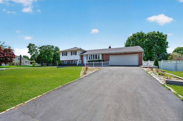 8 Whitebirch Lane, Commack, NY 11725