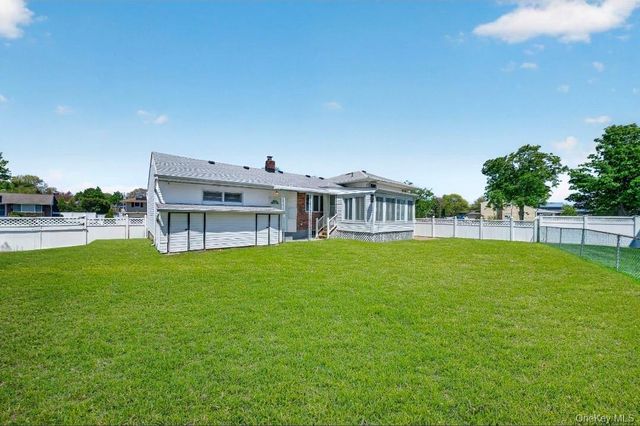 8 Whitebirch Lane, Commack, NY 11725