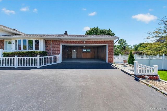 8 Whitebirch Lane, Commack, NY 11725