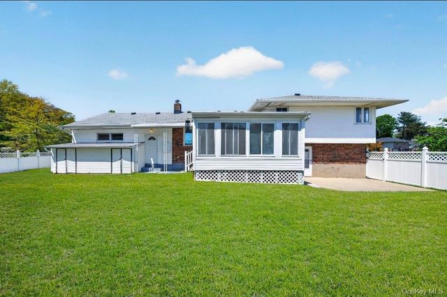 8 Whitebirch Lane, Commack, NY 11725