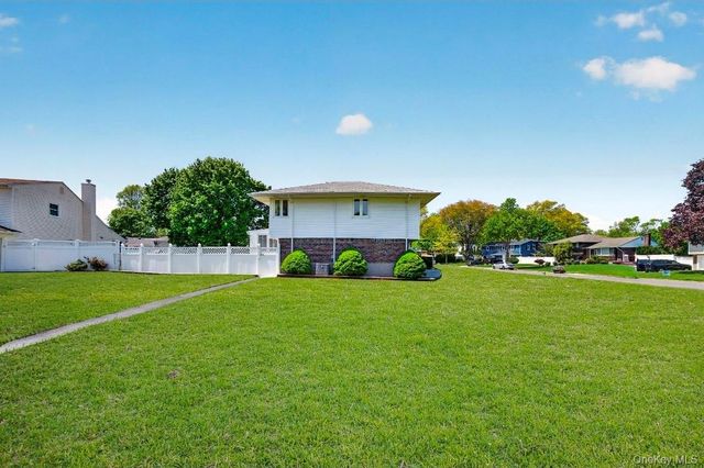 8 Whitebirch Lane, Commack, NY 11725