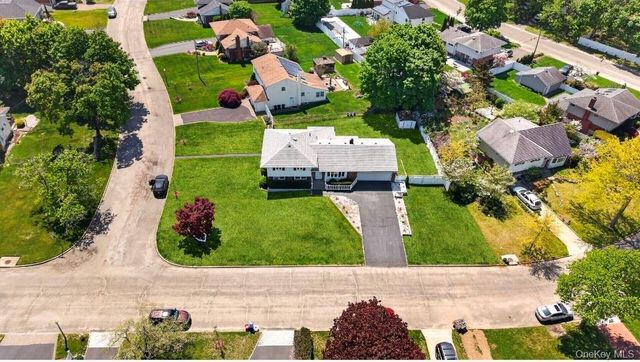 8 Whitebirch Lane, Commack, NY 11725