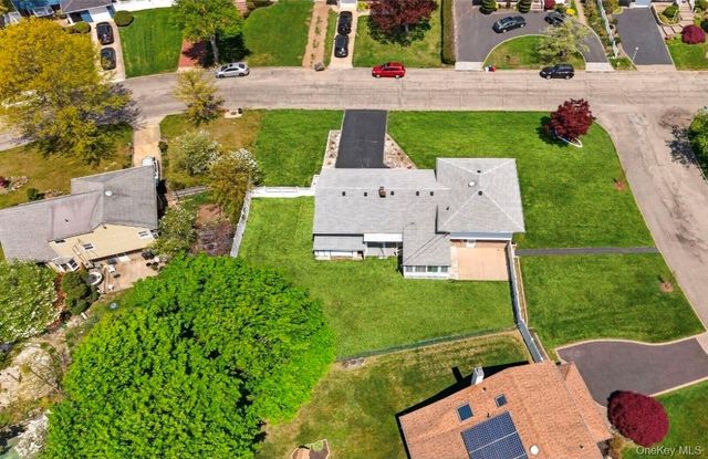 8 Whitebirch Lane, Commack, NY 11725