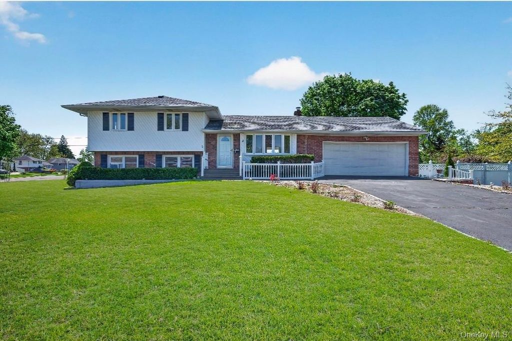 8 Whitebirch Lane, Commack, NY 11725