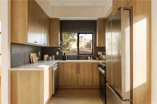 1249 Seward Street, Los Angeles, CA 90038