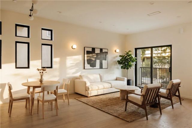 1249 Seward Street, Los Angeles, CA 90038