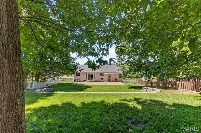 1815 Fox Pointe Drive, Arnold, MO 63010