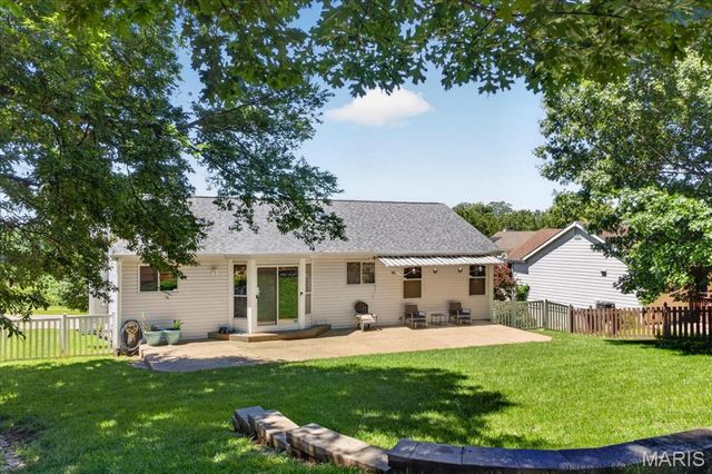 1815 Fox Pointe Drive, Arnold, MO 63010