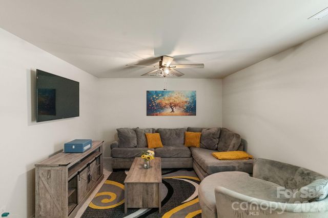 182 Brentwood Drive, Statesville, NC 28625