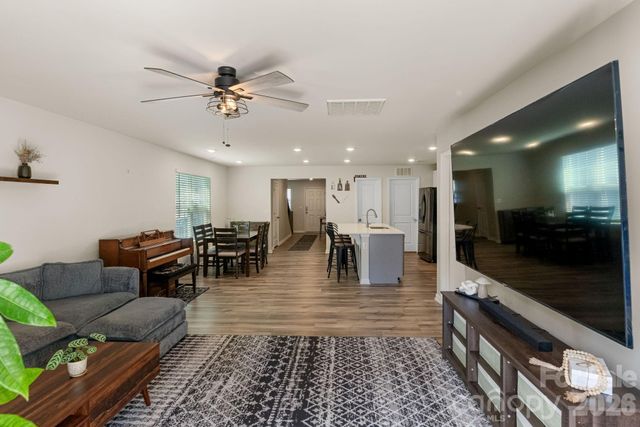 182 Brentwood Drive, Statesville, NC 28625