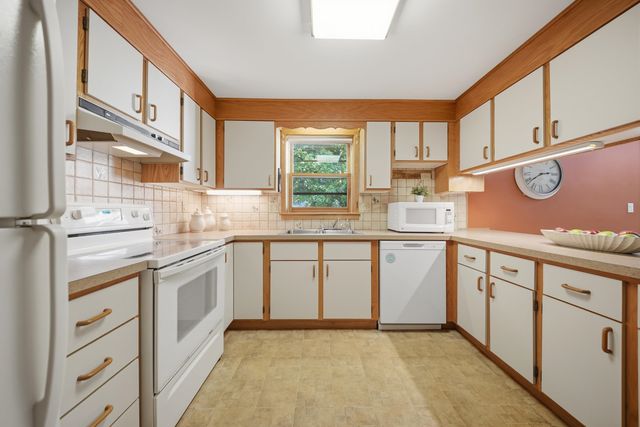 11 Dahl Road, Merrimack, NH 03054