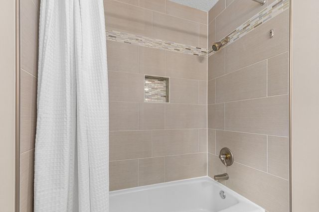 4640 Goldenrod Lane N, Plymouth, MN 55442