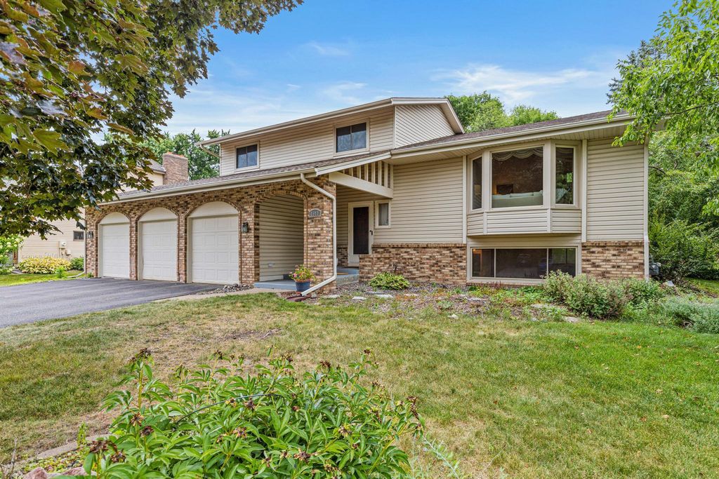 4640 Goldenrod Lane N, Plymouth, MN 55442