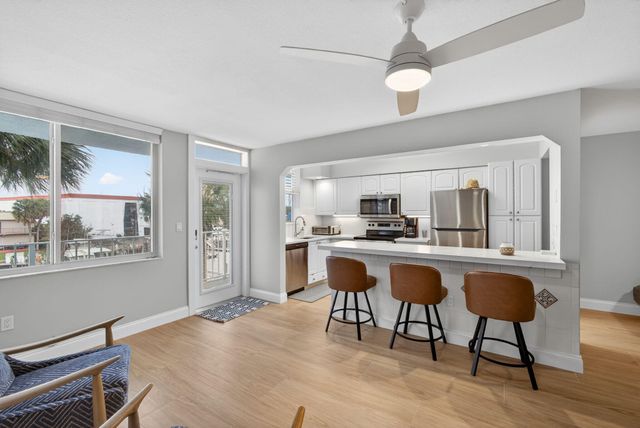 108 Paradise Harbour Boulevard 305, North Palm Beach, FL 33408