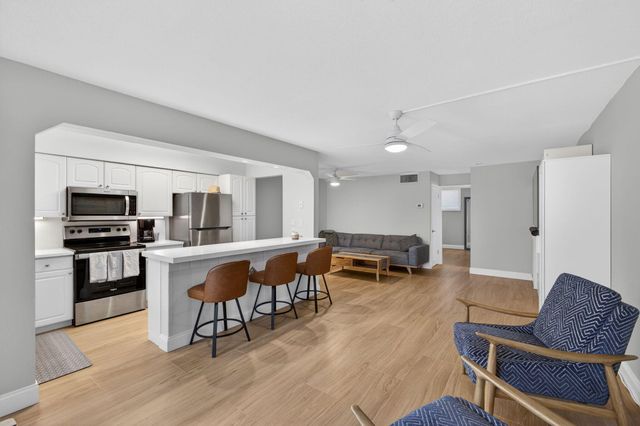 108 Paradise Harbour Boulevard 305, North Palm Beach, FL 33408